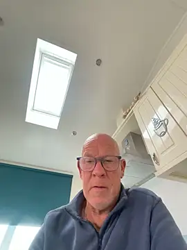 Snapshot of philefc chatting on 10.07.25 philefc online show from 10.07.25