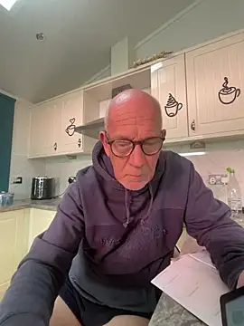 Snapshot of philefc chatting on 11.12.25 philefc online show from 11.12.25