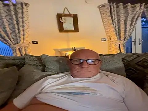 Snapshot of philefc chatting on 11.16.25 philefc online show from 11.16.25