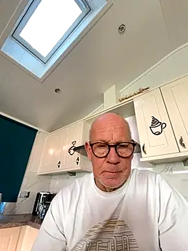 Snapshot of philefc chatting on 11.17.25 philefc online show from 11.17.25