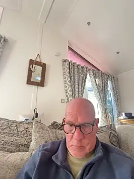 Snapshot of philefc chatting on 11.21.25 philefc online show from 11.21.25