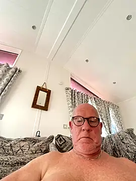 Snapshot of philefc chatting on 11.23.25 philefc online show from 11.23.25