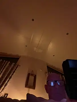 Snapshot of philefc chatting on 11.26.25 philefc online show from 11.26.25