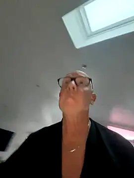 Snapshot of philefc chatting on 12.03.25 philefc online show from 12.03.25