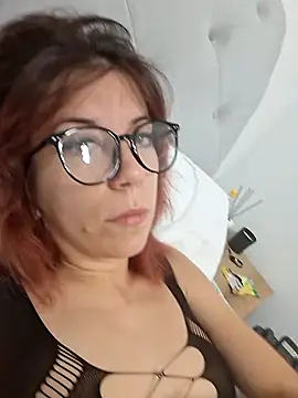 Snapshot of Anayssa_ chatting on 09.18.25 Anayssa online show from 09.18.25