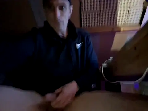 Snapshot of kompiee chatting on 10.23.25 kompiee online show from 10.23.25