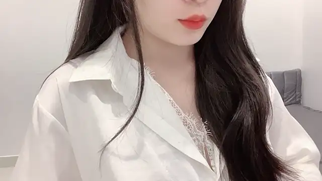 Snapshot of ___Lily___ chatting on 05.01.26 Lily online show from 05.01.26