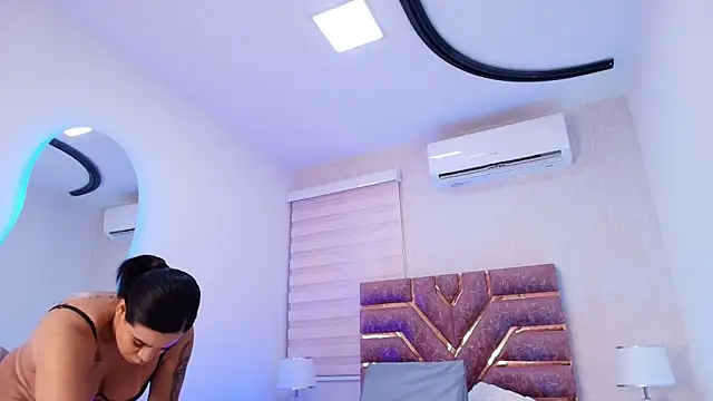 Snapshot of emma_madi chatting on 11.12.25 emma madi online show from 11.12.25