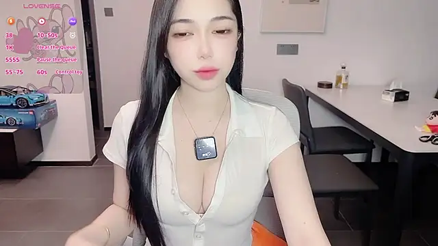 Snapshot of Scarlett-bb chatting on 10.19.25 Scarlett-bb online show from 10.19.25