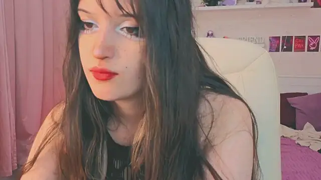 Snapshot of kamila_blush chatting on 09.17.25 kamila blush online show from 09.17.25