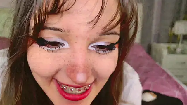 Snapshot of kamila_blush chatting on 10.23.25 kamila blush online show from 10.23.25