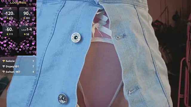 Snapshot of kamila_blush chatting on 10.24.25 kamila blush online show from 10.24.25