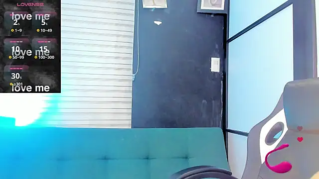 Snapshot of SamaraAnders_ chatting on 11.04.25 SamaraAnders online show from 11.04.25