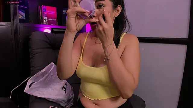 Snapshot of SamaraAnders_ chatting on 11.23.25 SamaraAnders online show from 11.23.25