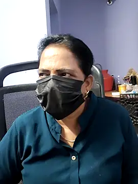 Snapshot of mallu-lover chatting on 09.18.25 mallu-lover online show from 09.18.25