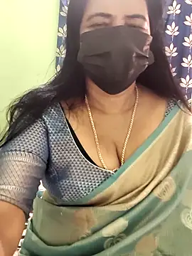 Snapshot of mallu-lover chatting on 10.05.25 mallu-lover online show from 10.05.25