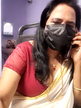 Snapshot of mallu-lover chatting on 11.06.25 mallu-lover online show from 11.06.25