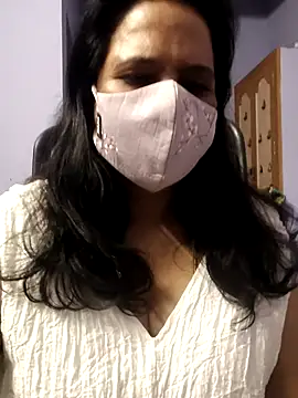 Snapshot of mallu-lover chatting on 11.19.25 mallu-lover online show from 11.19.25