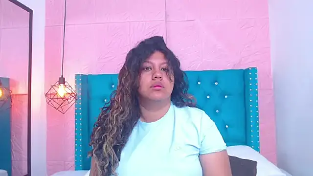 Snapshot of CloeStron chatting on 10.02.25 CloeStron online show from 10.02.25