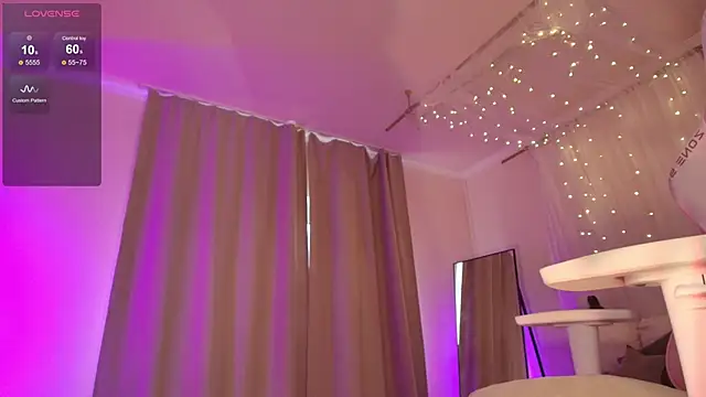 Snapshot of __Miray__ chatting on 10.09.25 Miray online show from 10.09.25