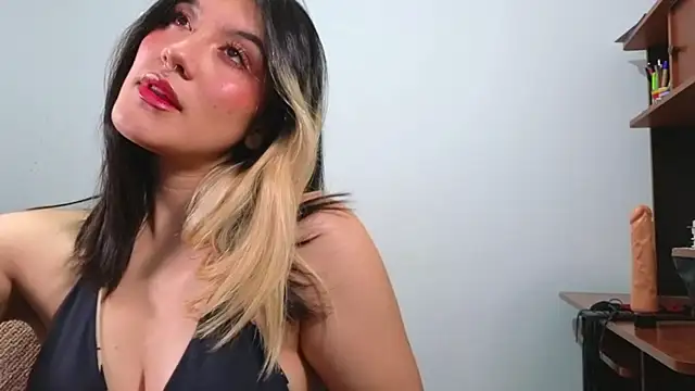 Snapshot of Sweetlolita chatting on 09.19.25 Sweetlolita online show from 09.19.25