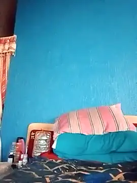 Snapshot of mileesha chatting on 12.17.24 mileesha online show from 12.17.24