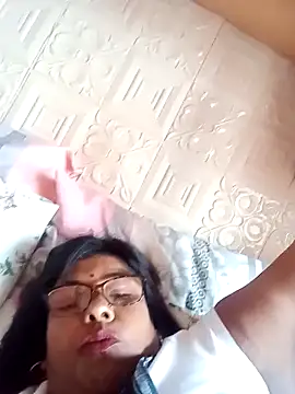 Snapshot of mileesha chatting on 12.25.24 mileesha online show from 12.25.24