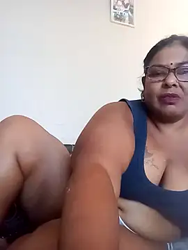 Snapshot of mileesha chatting on 01.29.25 mileesha online show from 01.29.25