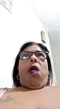 Snapshot of mileesha chatting on 02.10.25 mileesha online show from 02.10.25