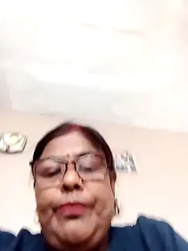 Snapshot of mileesha chatting on 02.23.25 mileesha online show from 02.23.25