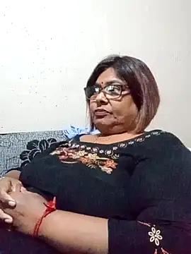 Snapshot of mileesha chatting on 09.19.25 mileesha online show from 09.19.25