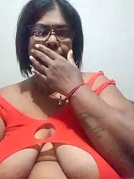 Snapshot of mileesha chatting on 02.24.26 mileesha online show from 02.24.26