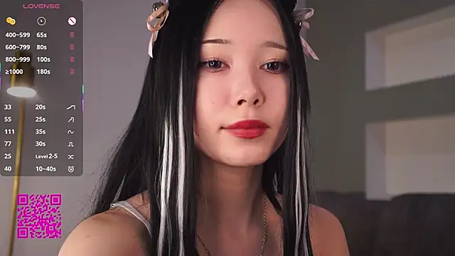 Snapshot of CherryGlow chatting on 10.21.25 CherryGlow online show from 10.21.25