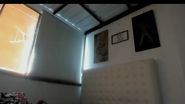 Roxannelorence  online show from 10.14.25