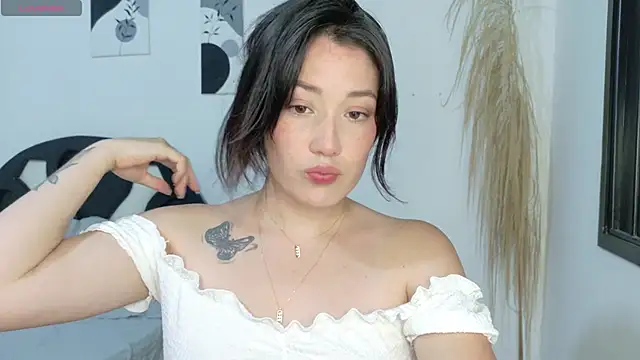 Snapshot of Eliih_01 chatting on 06.16.26 Eliih 01 online show from 06.16.26