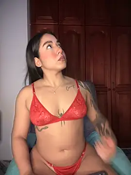 Snapshot of KaditaNavarro chatting on 11.02.25 KaditaNavarro online show from 11.02.25