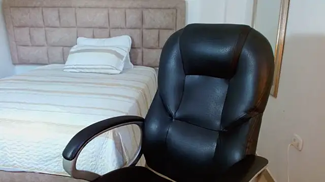 lilithfox05 online show from 10.05.25