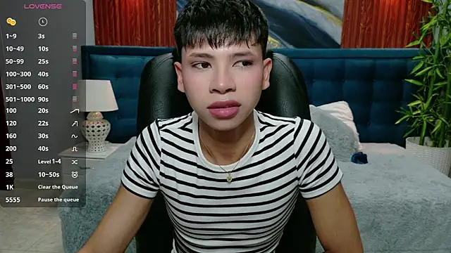 Snapshot of dilan_911 chatting on 11.20.25 dilan 911 online show from 11.20.25