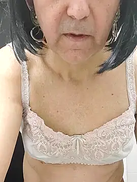 Emily de Carla online show from 11.21.25