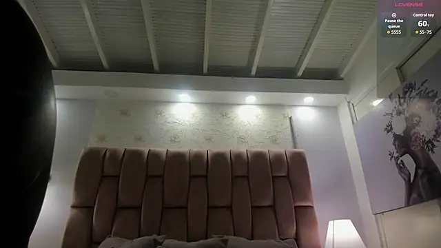 aishathornee online show from 11.27.25