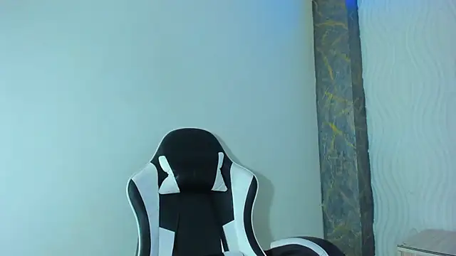 Snapshot of Raven_Rouge_ chatting on 06.12.26 Raven Rouge online show from 06.12.26