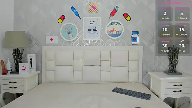 Snapshot of naia_cox chatting on 10.15.25 naia cox online show from 10.15.25