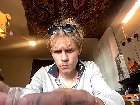 XanderOzzz online show from 10.21.25