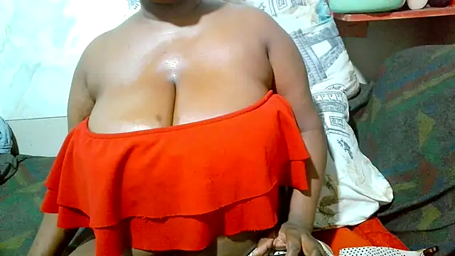 Snapshot of bustydivaxx21 chatting on 11.03.25 bustydivaxx21 online show from 11.03.25