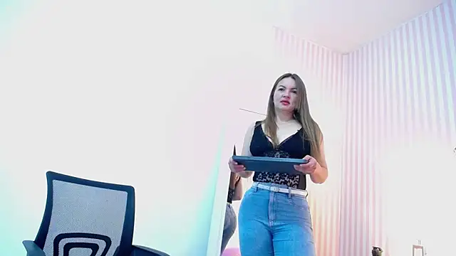 ViictoriaJones  online show from 10.08.25