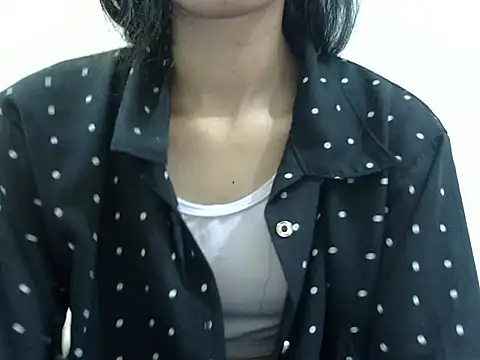 Snapshot of smallcuute chatting on 11.30.25 smallcuute online show from 11.30.25