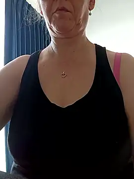 Snapshot of StrawberryBels chatting on 01.12.26 StrawberryBels online show from 01.12.26