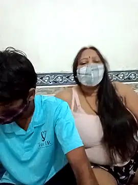 LoveOnStream online show from 09.25.25