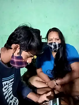 LoveOnStream online show from 10.11.25