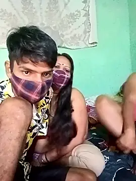 LoveOnStream online show from 11.22.25